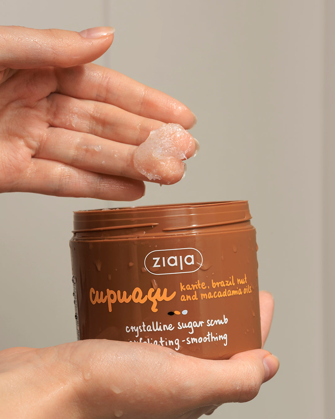 CUPUACU KARITE BRAZIL NUT AND MACADAMIA OILS SUGAR SCRUB / 200ML / ZIAJA